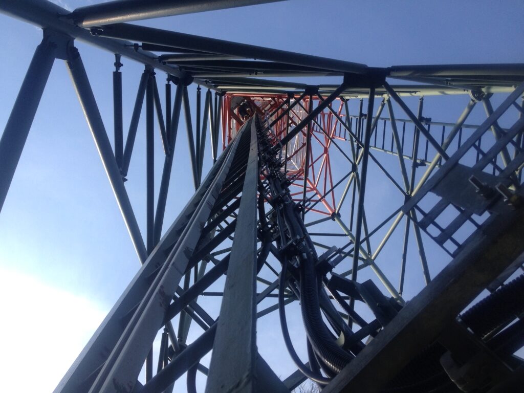 Running cabling on the mast