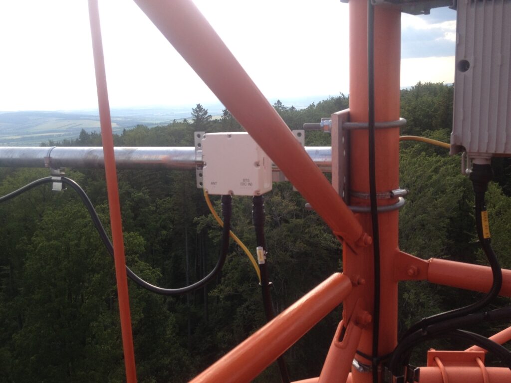 LNA in front of the omnidirectional antenna