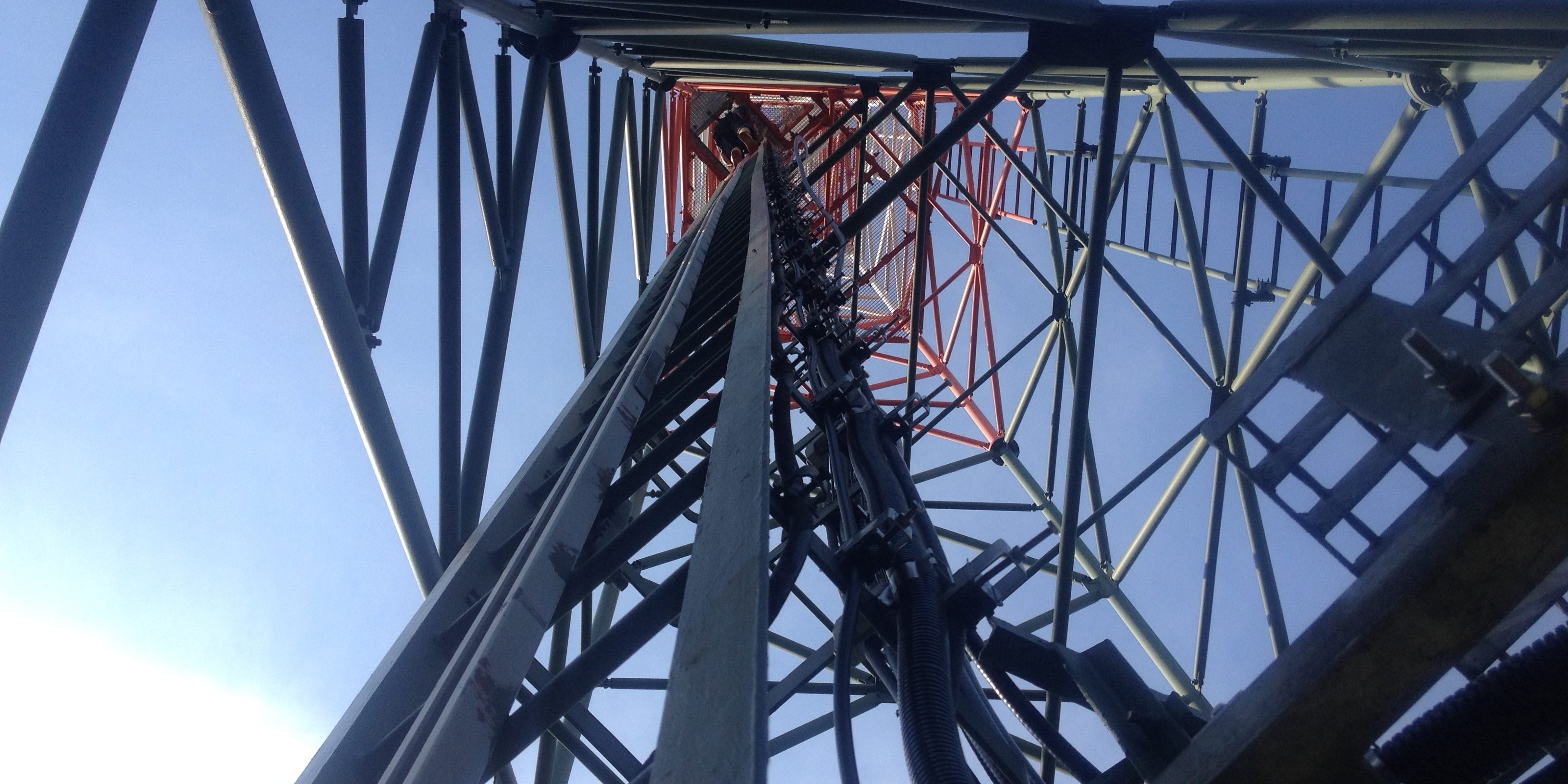 Tažení kabeláže na stožáru